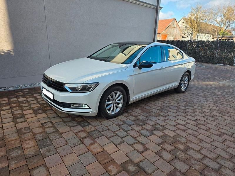 Gebraucht VW Passat Comfortline 120 PS (88 kW) 2015 Weiß Limousine