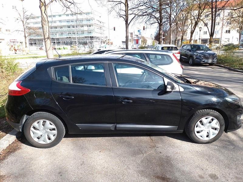Gebraucht Renault Mégane Authentique 110 PS (80 kW) 2014 Schwarz Limousine