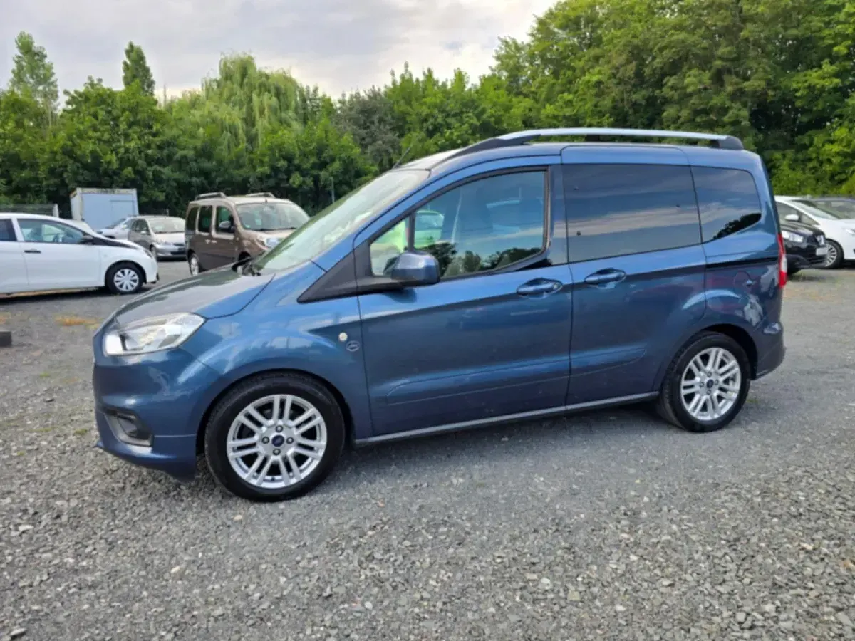 Gebraucht Ford Tourneo Titanium 101 PS (74 kW) 2019 Blau Kombi