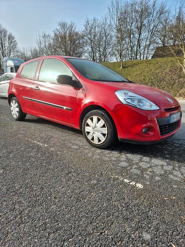 Gebraucht Renault Clio III 75 PS (55 kW) 2009 Rot Kleinwagen