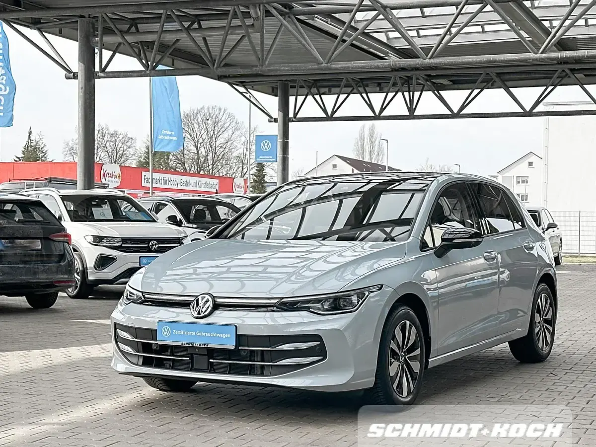 Gebraucht VW Golf VIII Goal 116 PS (85 kW) 2025 Chrystal ice blue (blau) Limousine