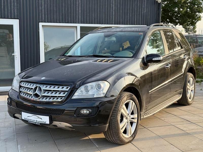 Schwarz Gebraucht 2006 Mercedes ML320 SUV | 5.290 € (Fairer Preis) - Bild 1/4