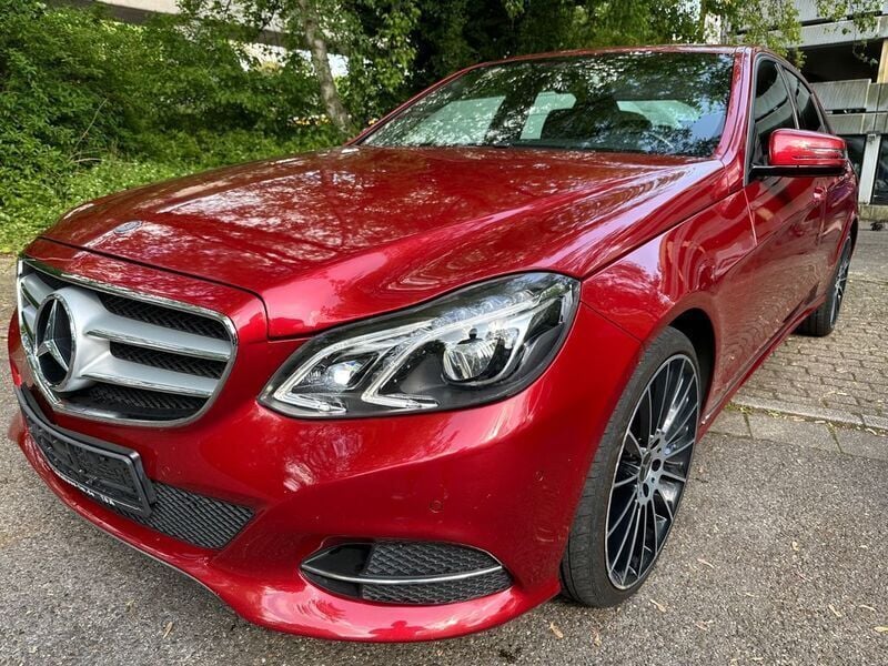 Rot Gebraucht 2015 Mercedes E220 Limousine | 14.700 € (Guter Preis) - Bild 1/4