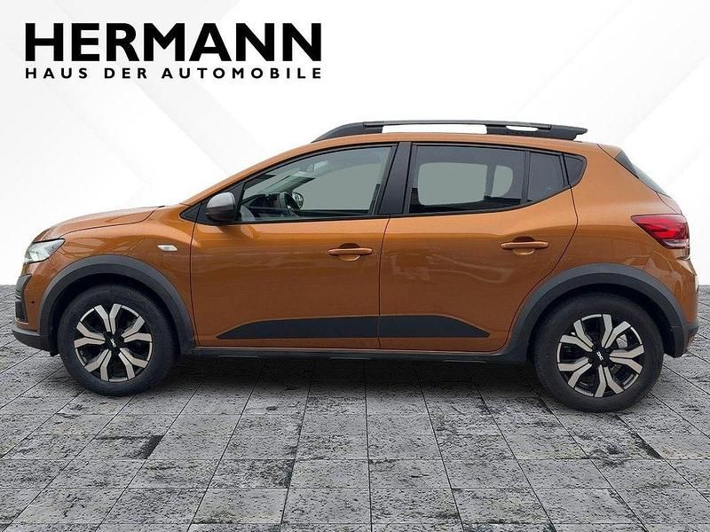 Gebraucht Dacia Sandero Expression 101 PS (74 kW) 2023 Taklamakanorange (orange) Kleinwagen