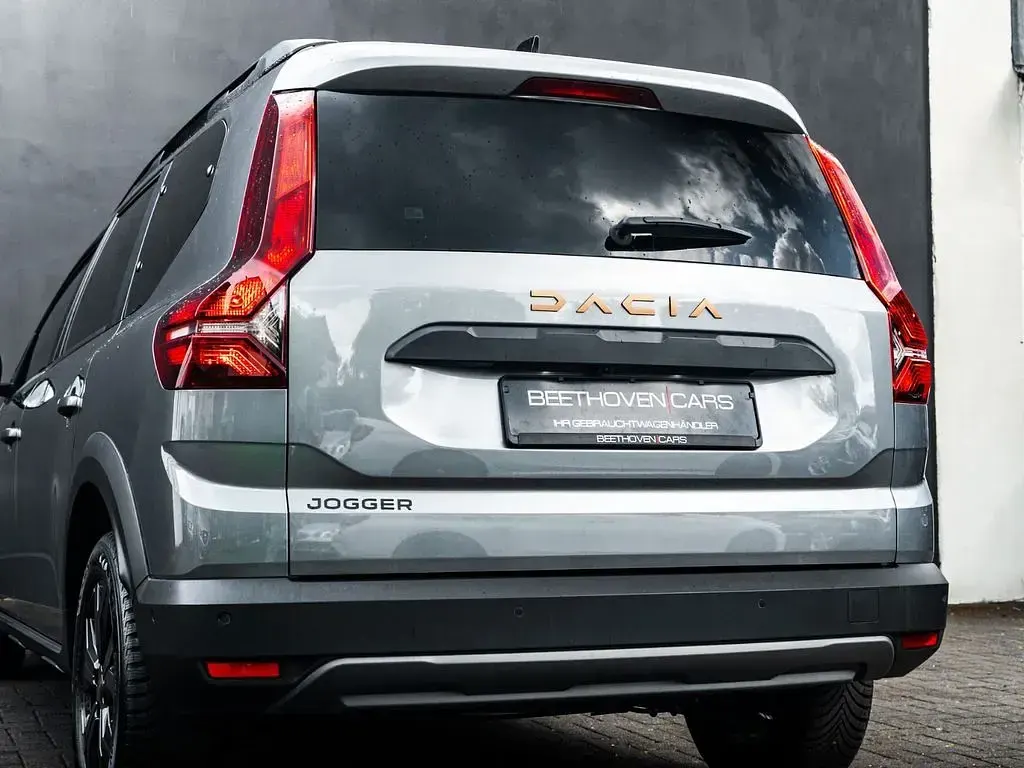 Gebraucht Dacia Jogger Extreme 110 PS (80 kW) 2024 Grau Van / Kleinbus