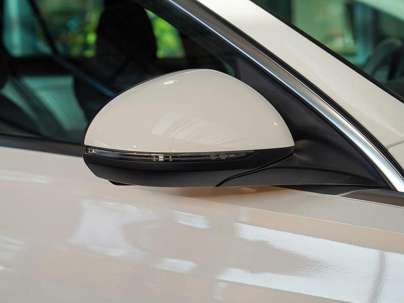 Gebraucht Mercedes C200 Avantgarde 204 PS (150 kW) 2024 Weiß Limousine