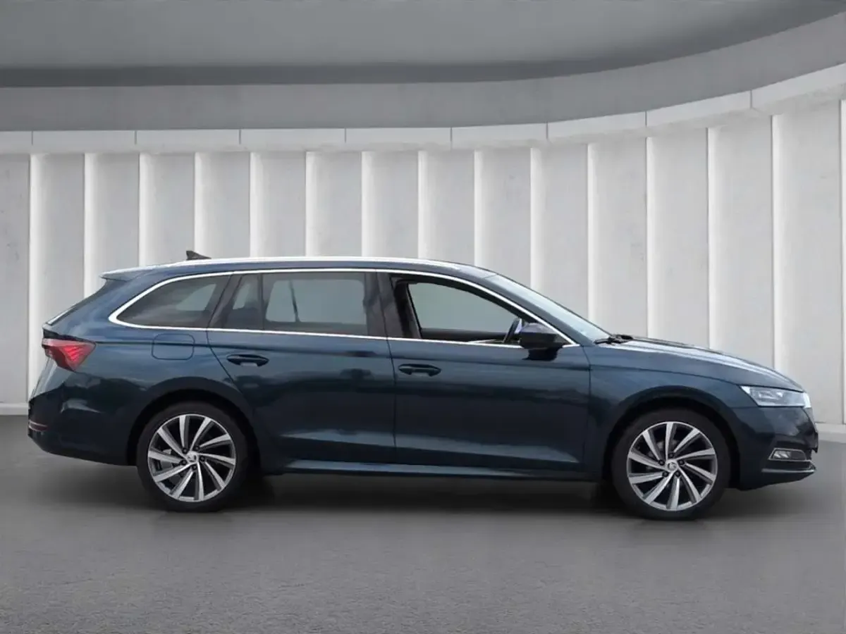Gebraucht Skoda Octavia Style 150 PS (110 kW) 2022 Lavablau metallic Kombi