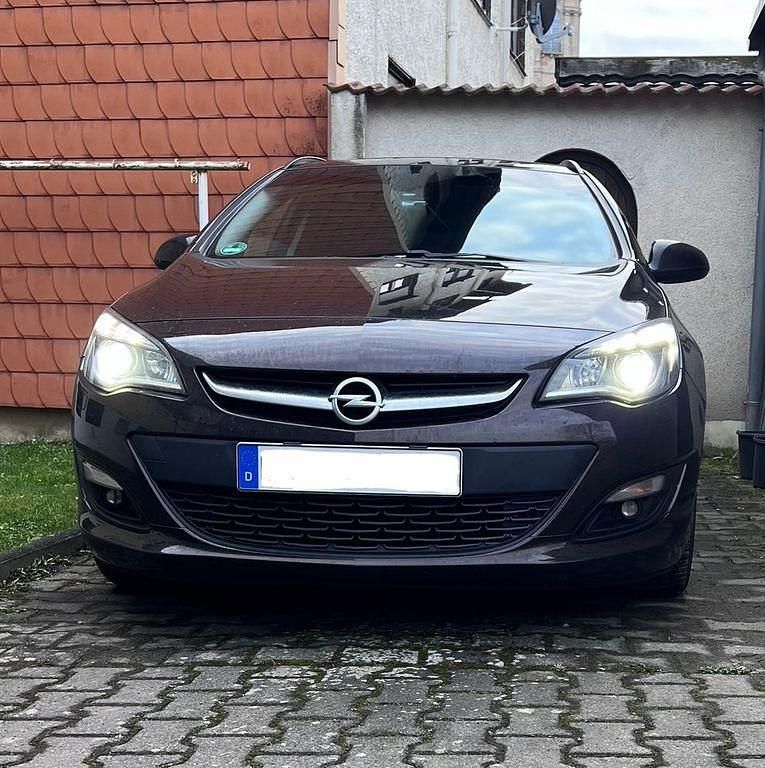 Gebraucht Opel Astra Energy 165 PS (121 kW) 2014 Braun Kombi