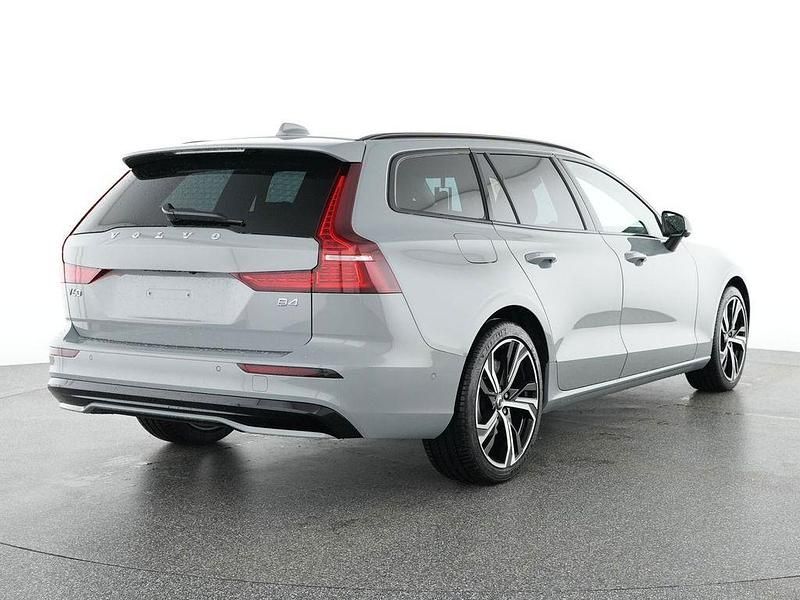 Gebraucht Volvo V60 Ultra 197 PS (144 kW) 2025 Vapour grey / metallic Kombi