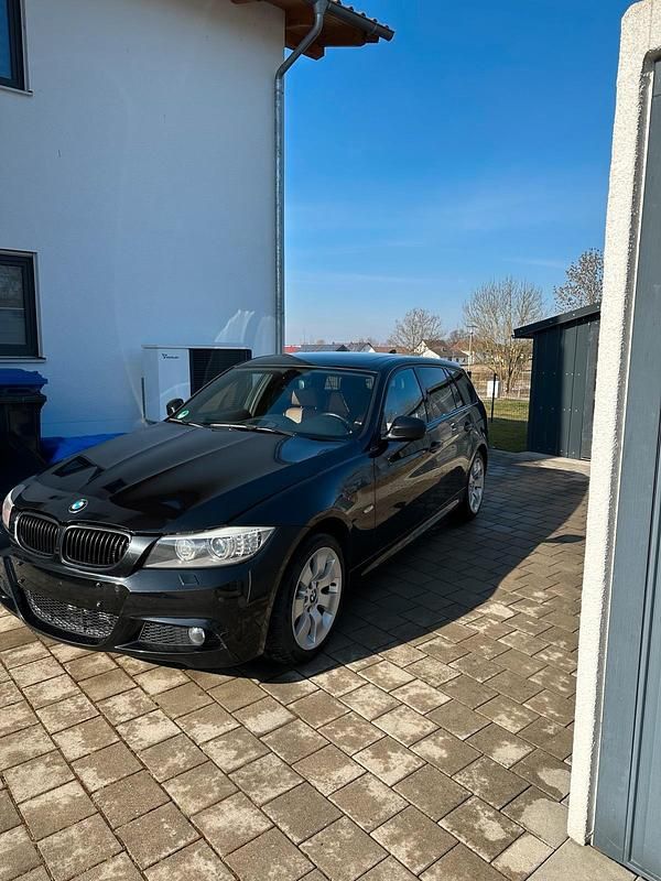 Gebraucht BMW 320 Comfort Edition 184 PS (135 kW) 2012 Schwarz Kombi