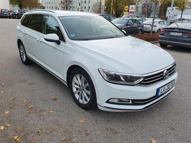 Weiß Gebraucht 2017 VW Passat Highline Kombi | 18.100 € (Fairer Preis) - Bild 1/4