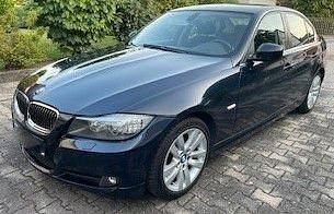 Blau Gebraucht 2009 BMW 330 Limousine | 8.350 € (Superpreis) - Bild 1/4