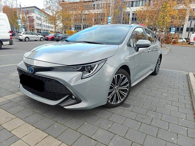 Grau Gebraucht 2021 Toyota Corolla Team Kombi | 21.900 € (Guter Preis) - Bild 1/4