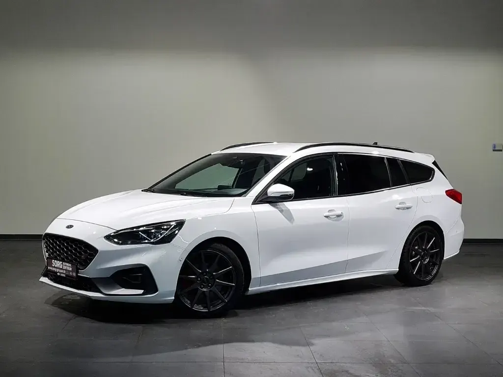 Używany Ford Focus ST 190 KM (139 kW) 2021 Biały Hatchback