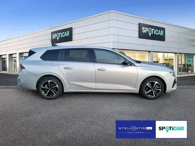 Gebraucht Opel Astra 131 PS (96 kW) 2024 Grau Limousine