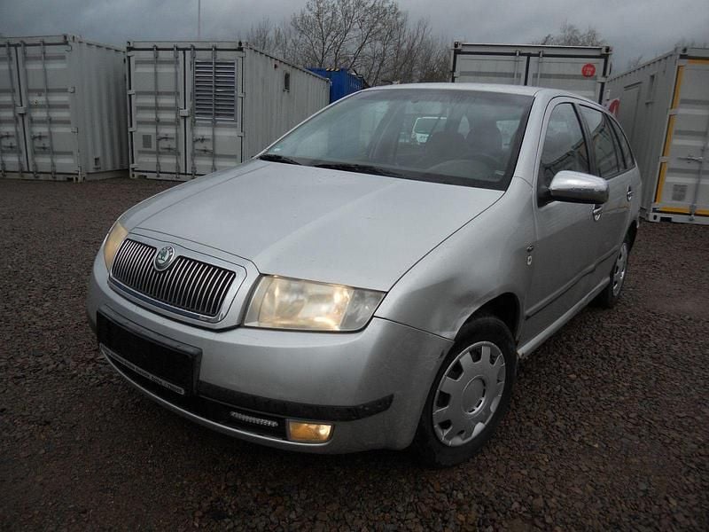 Silber Gebraucht 2001 Skoda Fabia Comfort Kombi | 200 € (Superpreis) - Bild 1/4