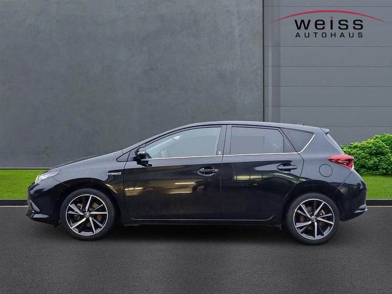 Gebraucht Toyota Auris Hybrid Team 136 PS (100 kW) 2018 Schwarz Limousine