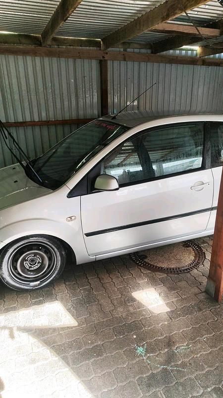 Silber Gebraucht 2005 Ford Fiesta Kleinwagen | 700 € (Guter Preis) - Bild 1/4