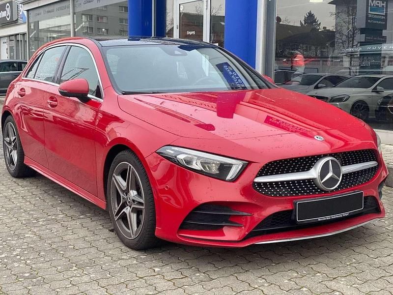 Rot Gebraucht 2018 Mercedes A200 AMG line Limousine | 19.990 € (Guter Preis) - Bild 1/4