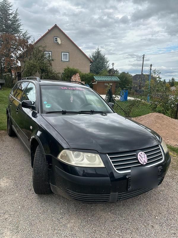 Schwarz Gebraucht 2002 VW Passat Kombi | 800 € (Guter Preis) - Bild 1/3