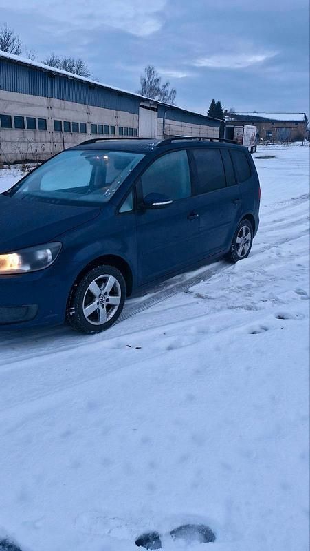 Blau Gebraucht 2010 VW Touran Van / Kleinbus | 8.000 € (Teuer) - Bild 1/4