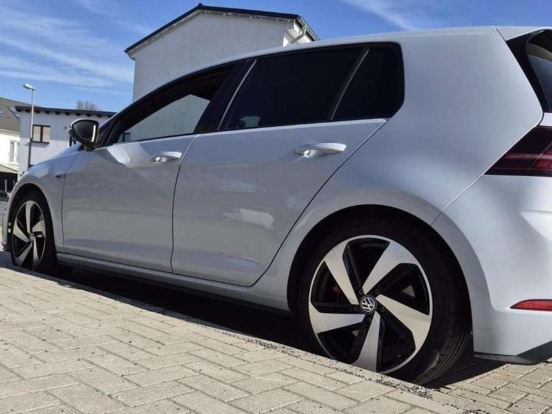 Gebraucht VW Golf VII GTI 245 PS (180 kW) 2018 White silver metallic Kleinwagen