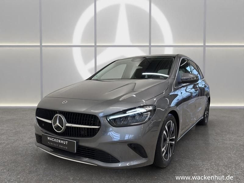 Grau Gebraucht 2025 Mercedes B180 Advanced Van / Kleinbus | 28.989 € (Guter Preis) - Bild 1/4