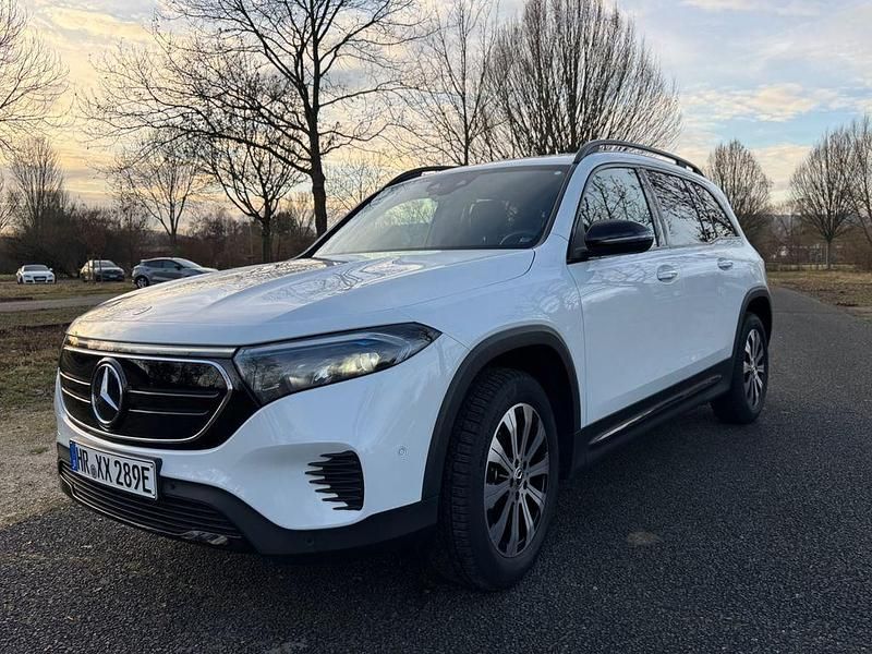 Weiß Gebraucht 2023 Mercedes EQB300 SUV | 35.680 € (Fairer Preis) - Bild 1/4
