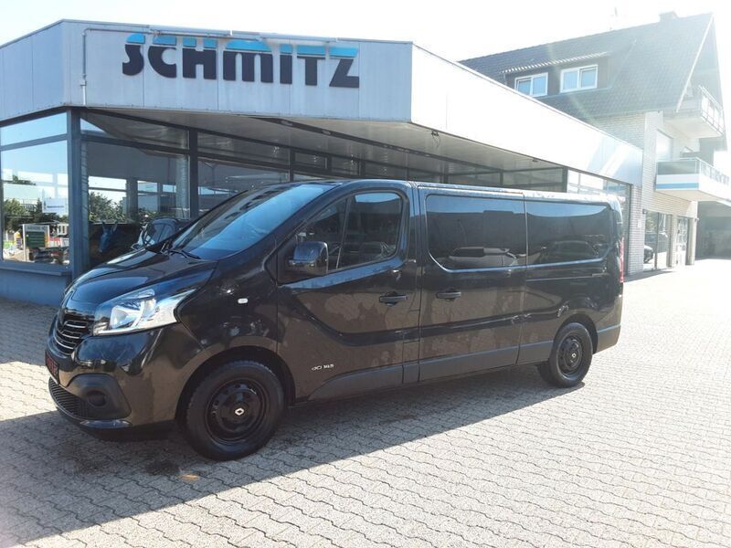 Schwarz Gebraucht 2018 Renault Trafic Expression Van | 23.490 € - Bild 1/4