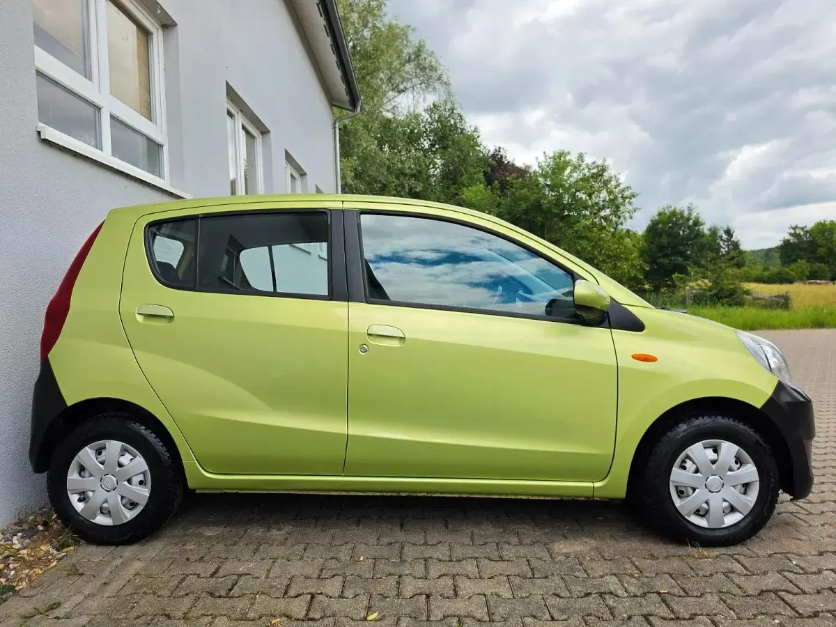 Gebraucht Daihatsu Cuore 69 PS (50 kW) 2009 Grün Kleinwagen