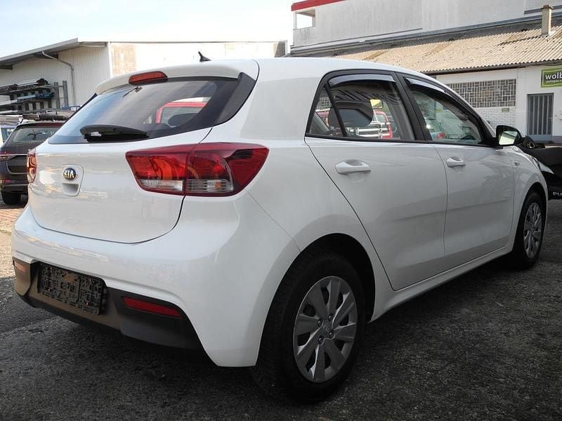 Gebraucht Kia Rio Attract 84 PS (61 kW) 2020 Weiß Limousine