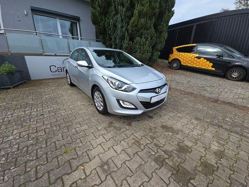 Silber Gebraucht 2013 Hyundai i30 Limousine | 6.990 € (Fairer Preis) - Bild 1/4