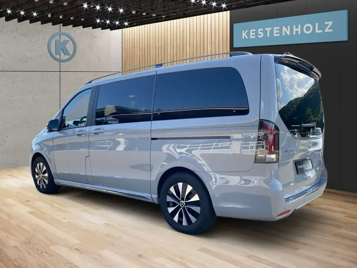 Gebraucht Mercedes EQV300 150 kW (204 PS) 2024 Alpingrau Van / Kleinbus