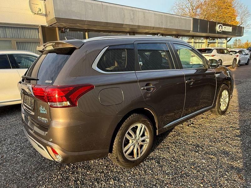 Gebraucht Mitsubishi Outlander P-HEV Plus 135 PS (99 kW) 2019 Braun SUV