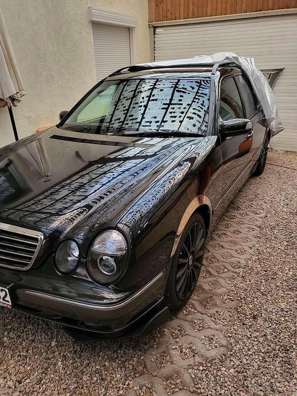 Gebraucht Mercedes E240 Elegance 170 PS (125 kW) 1999 Schwarz Kombi