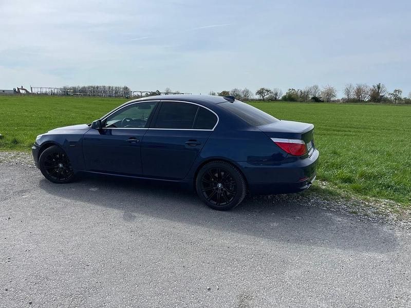 Gebraucht BMW 520 Exclusive 177 PS (130 kW) 2009 Blau Limousine