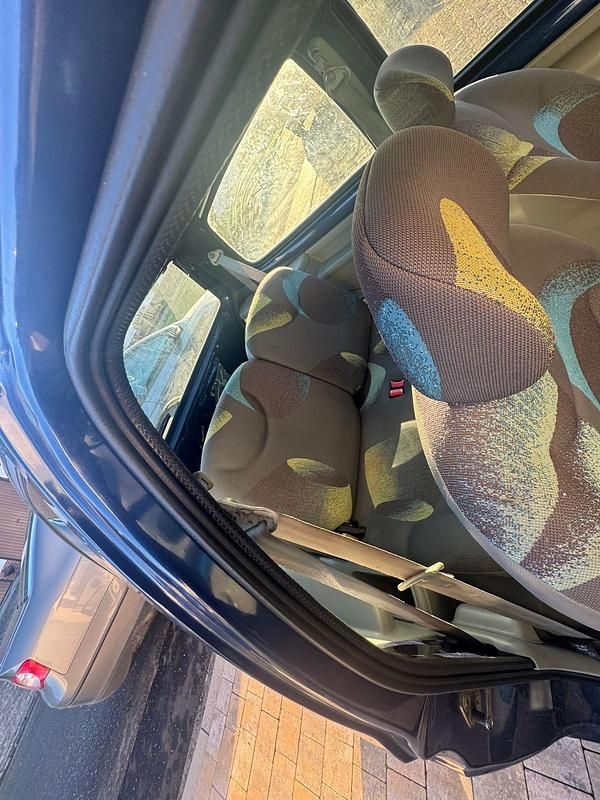 Second-hand Renault Twingo 58 CP (42 kW) 2000 Albastru Hatchback