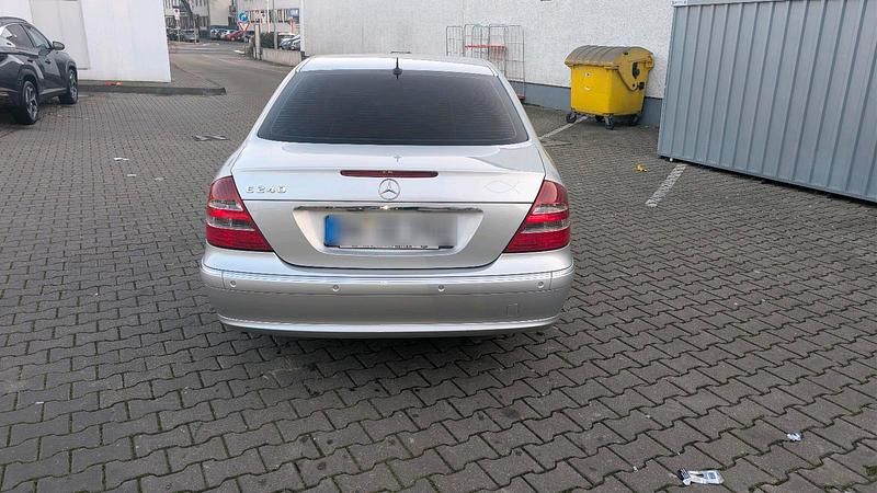 Gebraucht Mercedes E240 177 PS (130 kW) 2004 Grau Limousine
