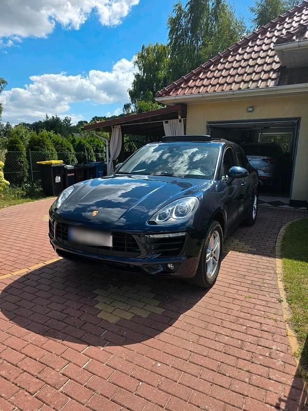Blau Gebraucht 2018 Porsche Macan SUV | 28.000 € - Bild 1/4