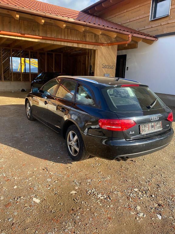 Gebraucht Audi A4 Attraction 143 PS (105 kW) 2011 Schwarz Kombi