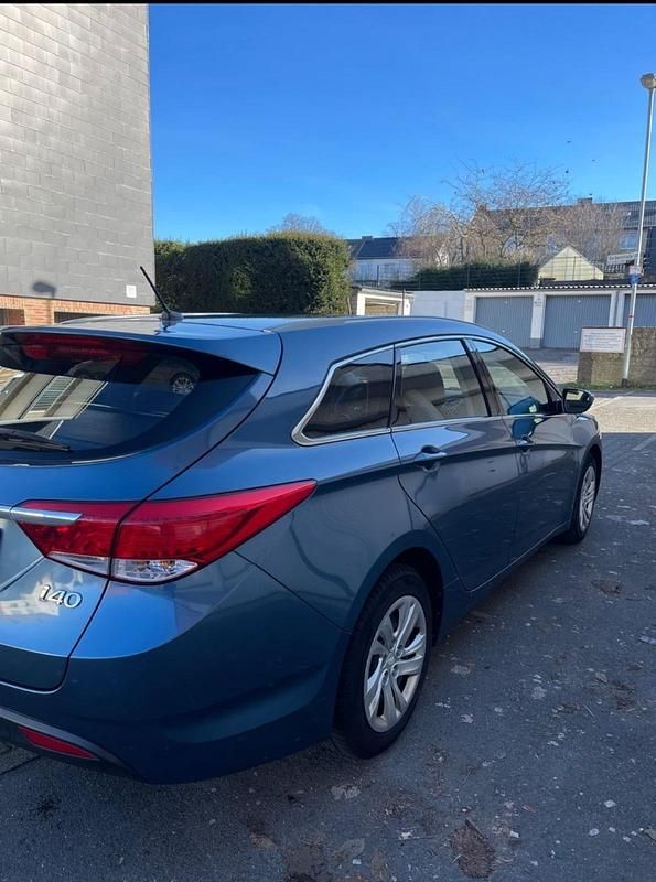 Blau Gebraucht 2013 Hyundai i40 Kombi | 6.900 € (Fairer Preis) - Bild 1/4