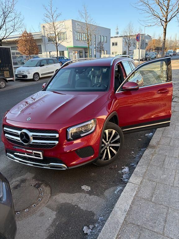 Rot Gebraucht 2021 Mercedes GLB250 SUV | 34.990 € (Guter Preis) - Bild 1/4