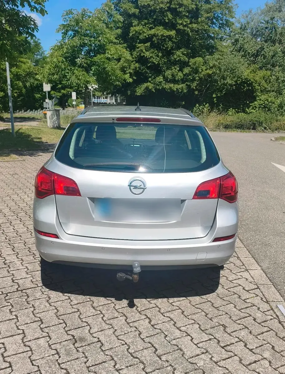 Gebraucht Opel Astra 110 PS (80 kW) 2012 Grau Kombi