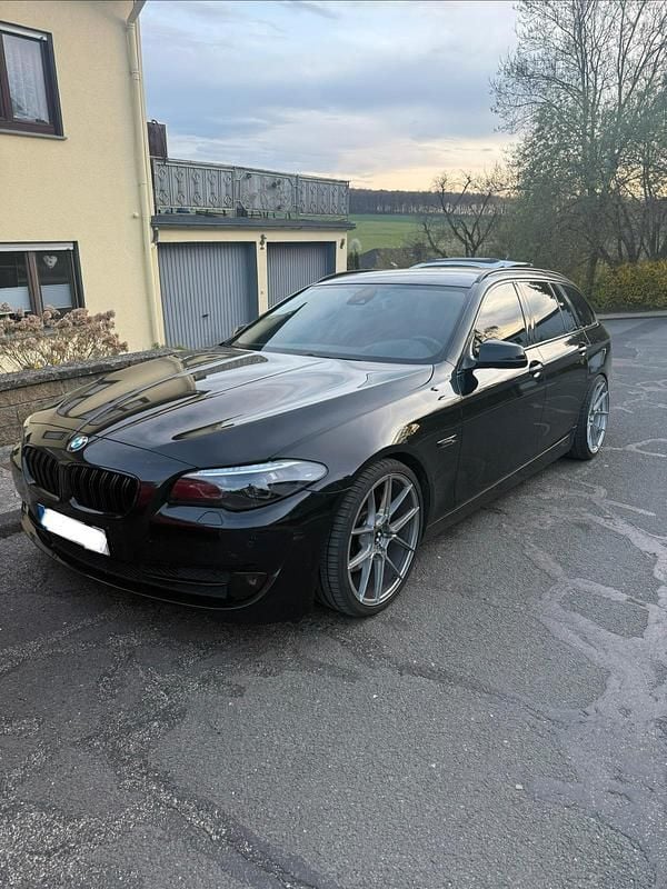 Gebraucht BMW 525 204 PS (150 kW) 2012 Schwarz Kombi