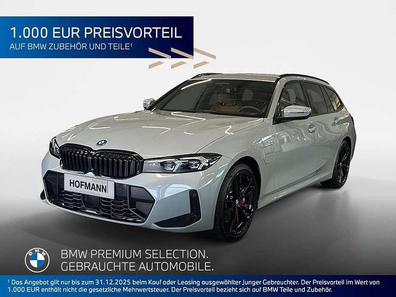 M brooklyn grau metallic Gebraucht 2024 BMW 330e M Sport Kombi | 46.848 € (Etwas zu teuer) - Bild 1/2