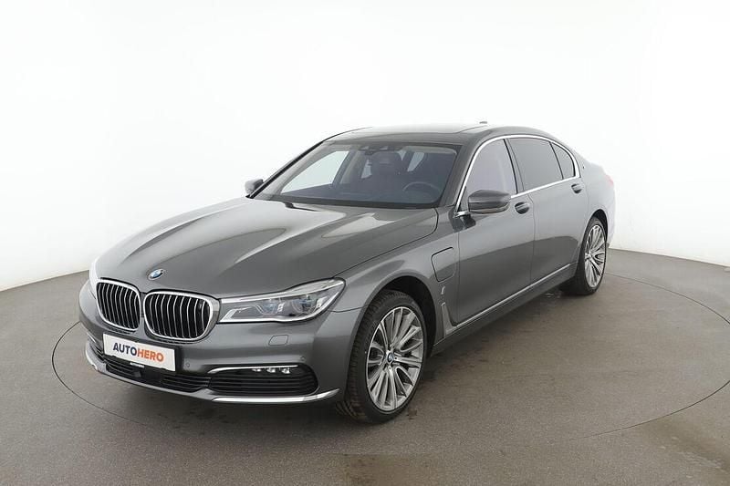 Grau Gebraucht 2018 BMW 740 Executive Limousine | 34.910 € - Bild 1/3