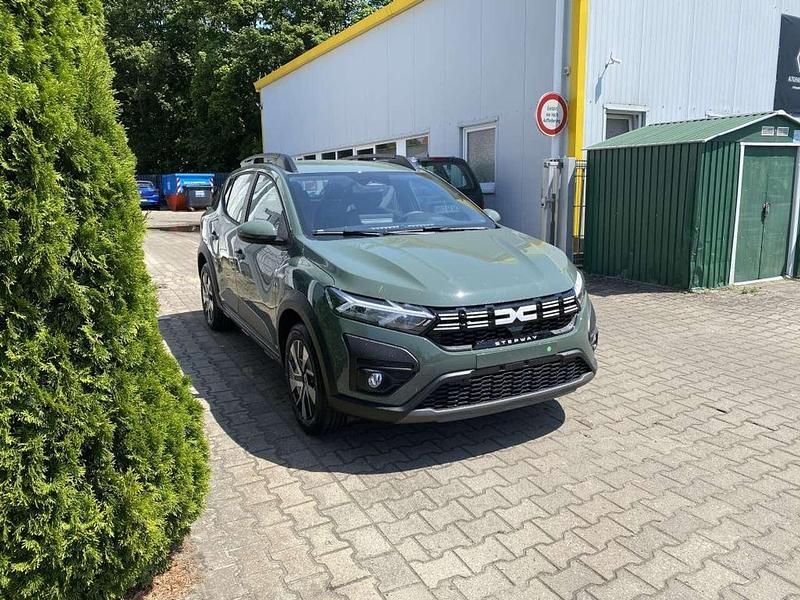 Neu Dacia Sandero Expression 91 PS (66 kW) 2025 Grün Kleinwagen