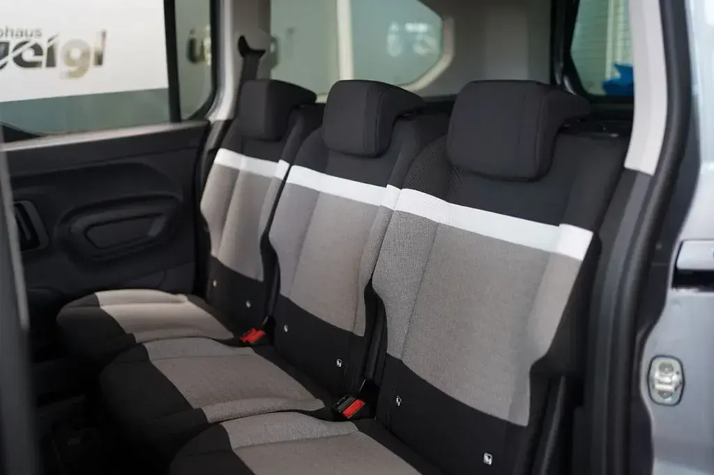 Gebraucht Citroën Berlingo 131 PS (96 kW) 2025 Grau Van / Kleinbus