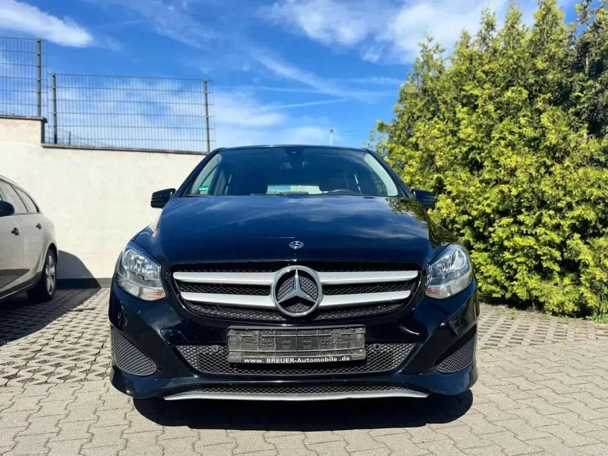 Gebraucht Mercedes B200 136 PS (100 kW) 2018 Schwarz Kleinwagen