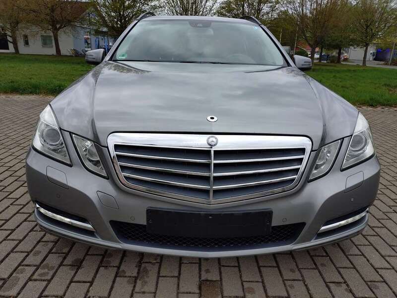 Palladiumsilber metalliclack Gebraucht 2010 Mercedes E250 Kombi | 9.250 € (Guter Preis) - Bild 1/4